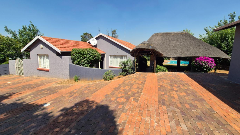 3 Bedroom Property for Sale in Mulbarton Gauteng