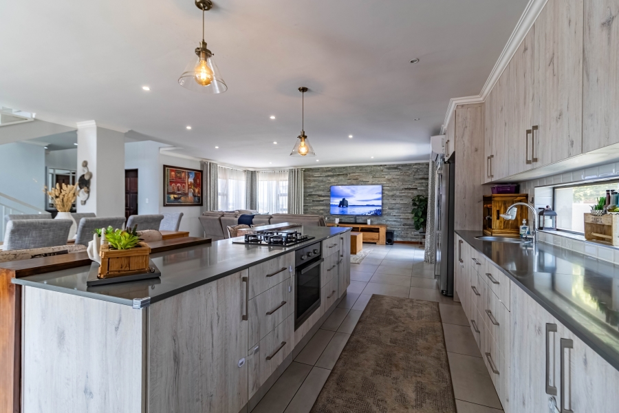 4 Bedroom Property for Sale in South Crest Gauteng