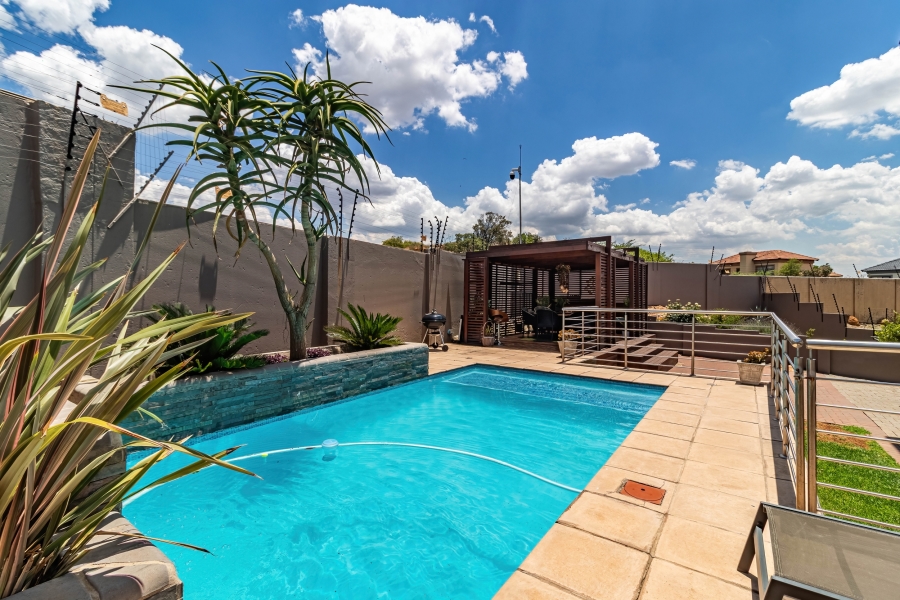 4 Bedroom Property for Sale in South Crest Gauteng