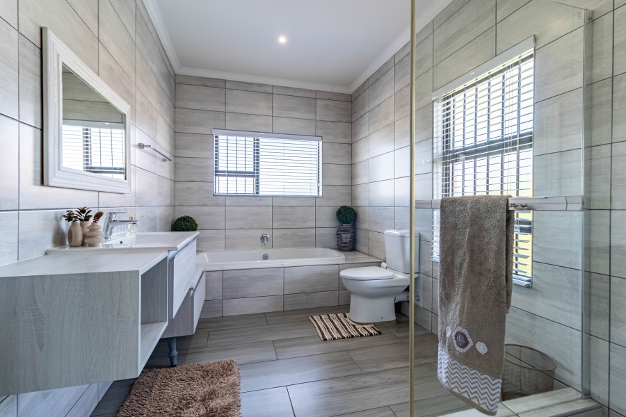 4 Bedroom Property for Sale in South Crest Gauteng