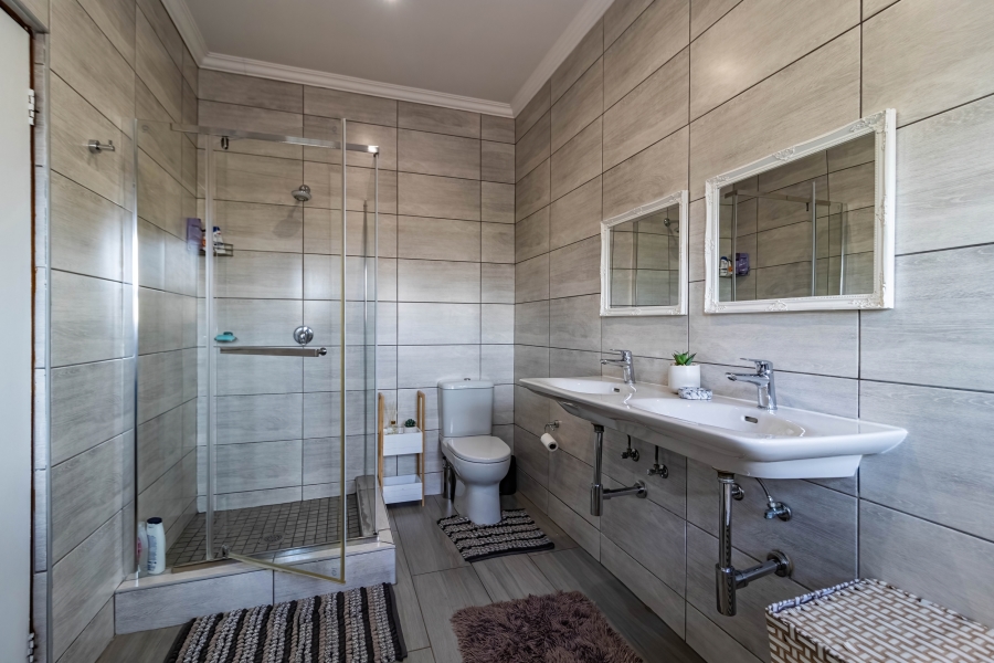 4 Bedroom Property for Sale in South Crest Gauteng