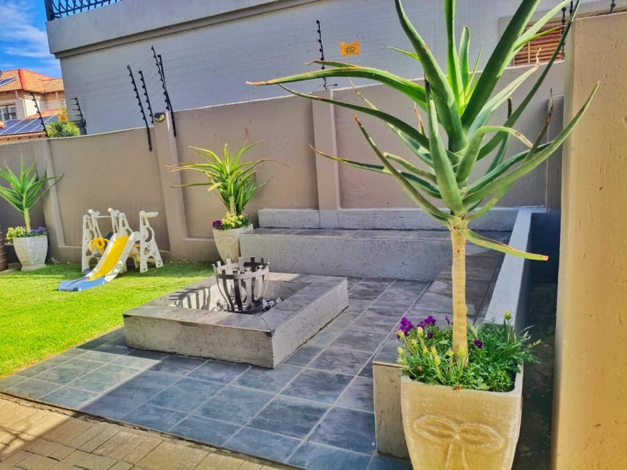 4 Bedroom Property for Sale in South Crest Gauteng