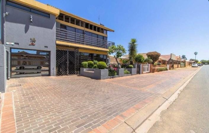 4 Bedroom Property for Sale in Lenasia Gauteng