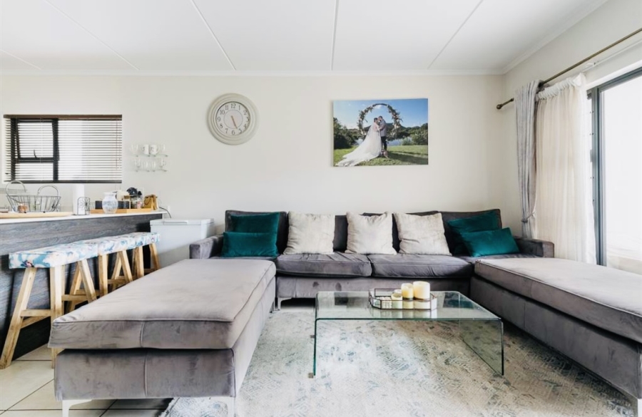 2 Bedroom Property for Sale in Oakdene Gauteng