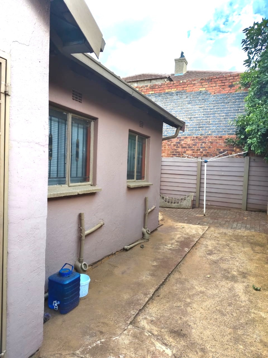 3 Bedroom Property for Sale in Clayville Gauteng