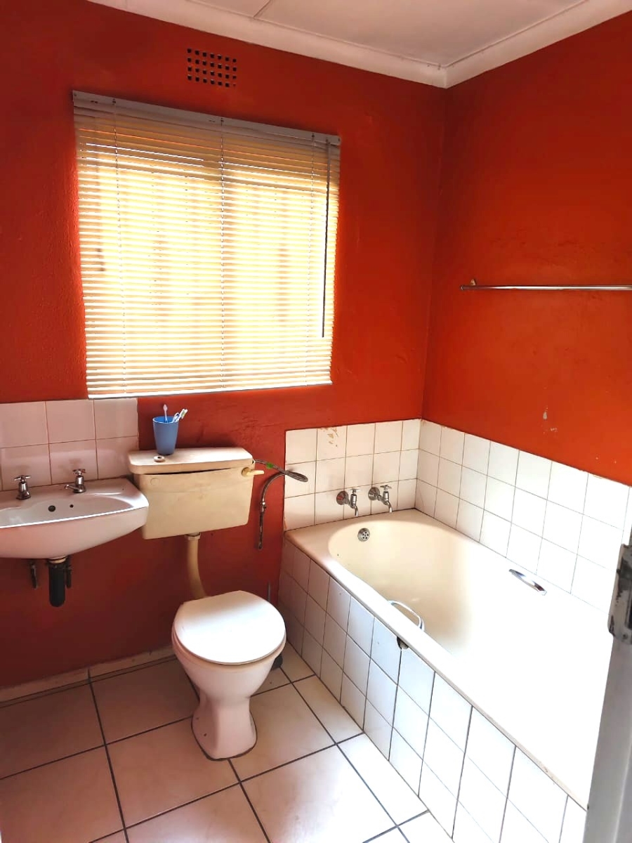 3 Bedroom Property for Sale in Clayville Gauteng