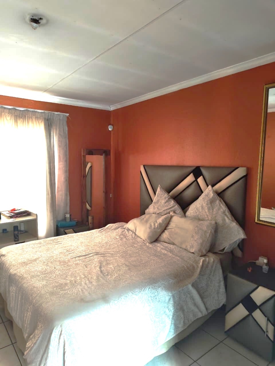 3 Bedroom Property for Sale in Clayville Gauteng