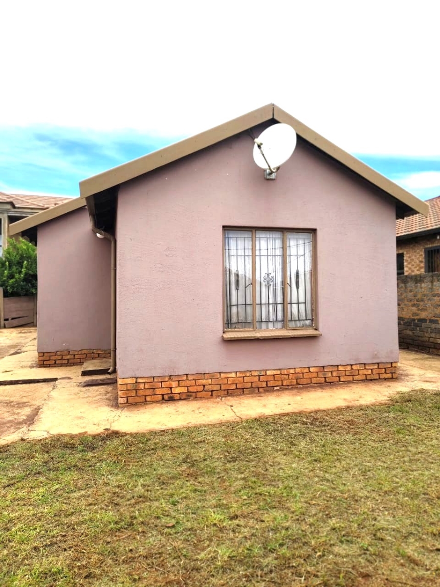 3 Bedroom Property for Sale in Clayville Gauteng