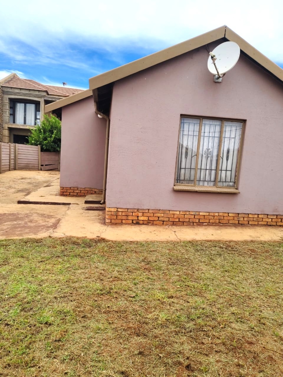 3 Bedroom Property for Sale in Clayville Gauteng