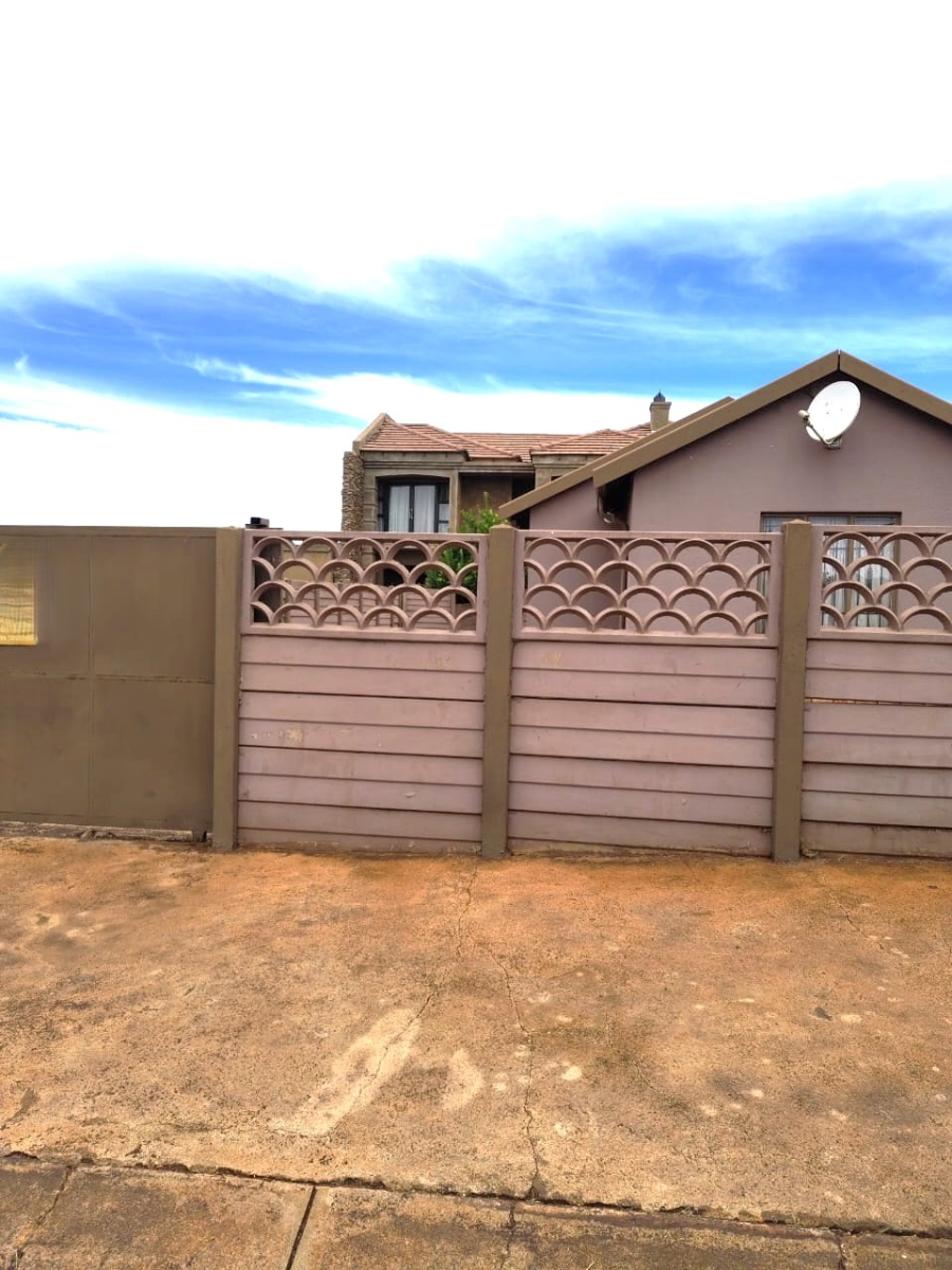 3 Bedroom Property for Sale in Clayville Gauteng