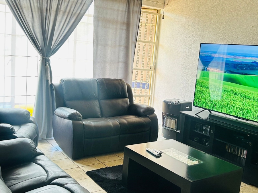 2 Bedroom Property for Sale in Klippoortjie Gauteng