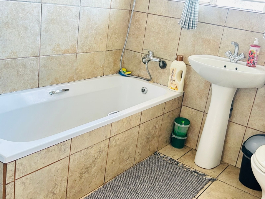 2 Bedroom Property for Sale in Klippoortjie Gauteng