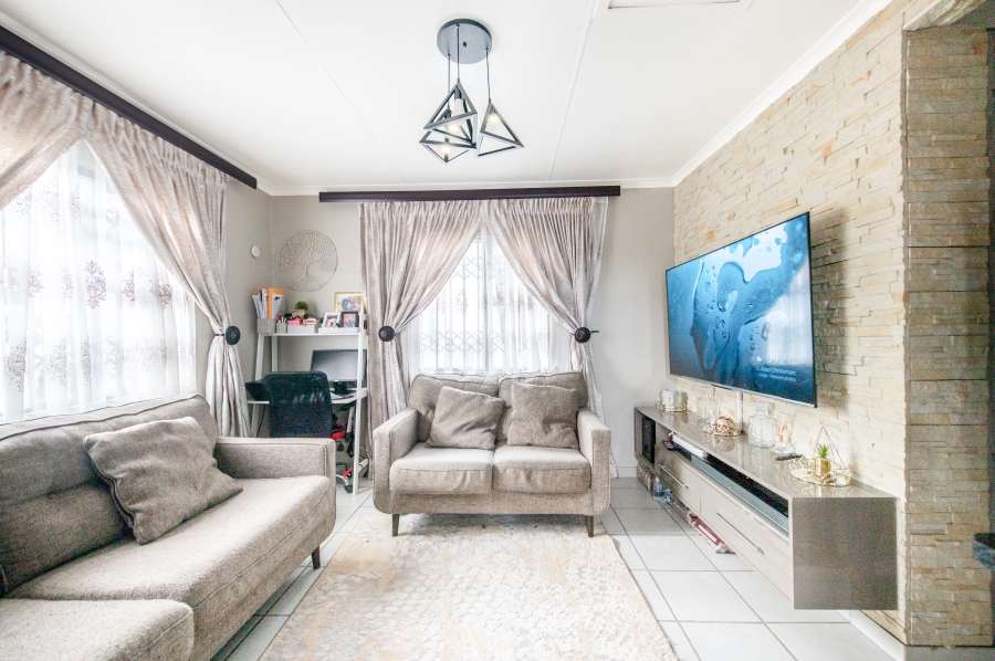 3 Bedroom Property for Sale in Noordwyk Gauteng