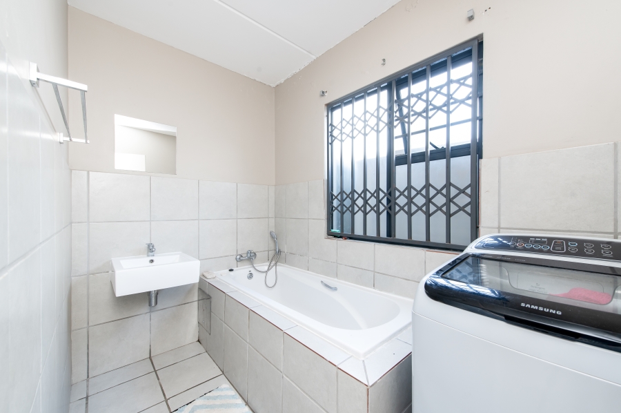 3 Bedroom Property for Sale in Noordwyk Gauteng