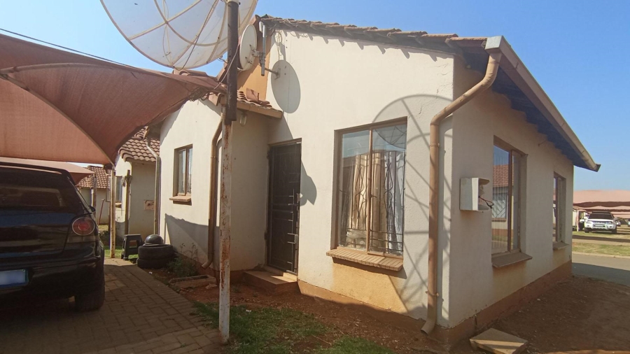 2 Bedroom Property for Sale in Clayville Gauteng