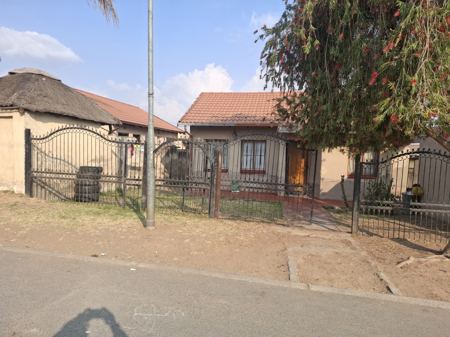 4 Bedroom Property for Sale in Kaalfontein Gauteng