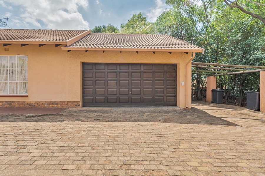 3 Bedroom Property for Sale in Bromhof Gauteng