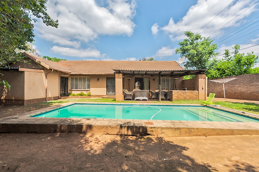 3 Bedroom Property for Sale in Bromhof Gauteng