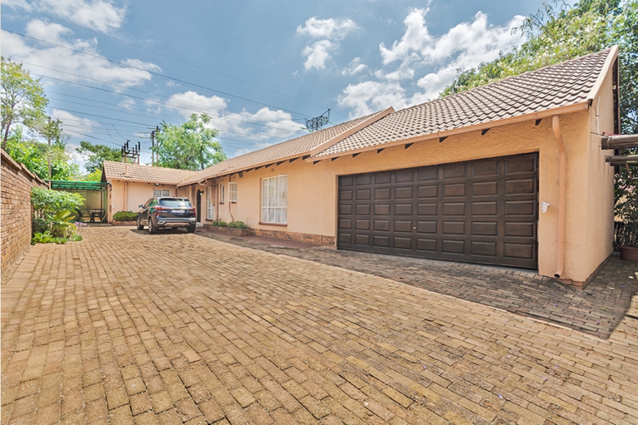 3 Bedroom Property for Sale in Bromhof Gauteng