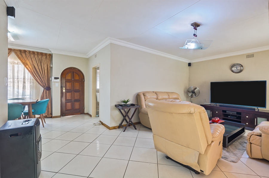 3 Bedroom Property for Sale in Bromhof Gauteng