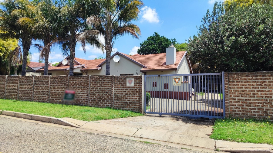 4 Bedroom Property for Sale in Aston Manor Gauteng