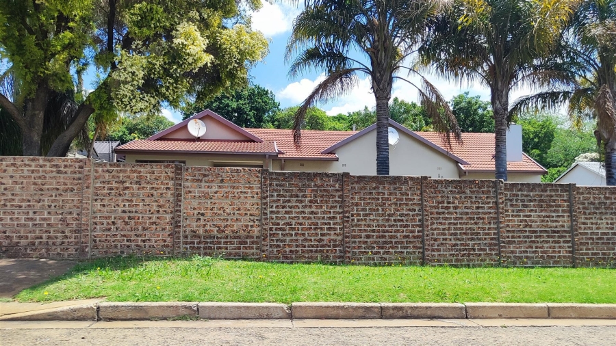 4 Bedroom Property for Sale in Aston Manor Gauteng