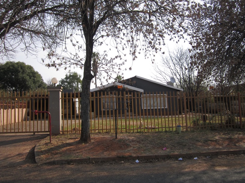 To Let 1 Bedroom Property for Rent in Edleen Gauteng