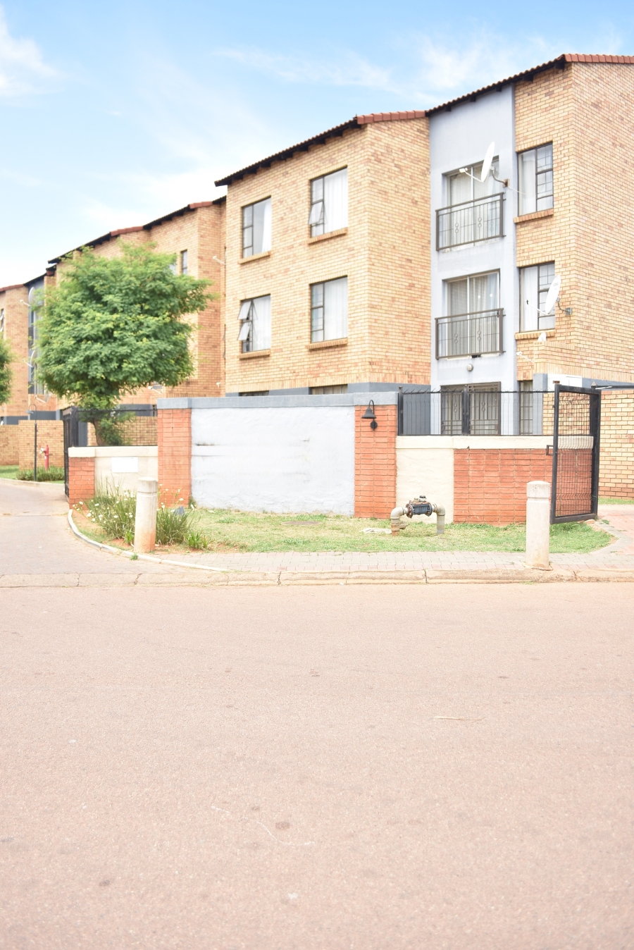 2 Bedroom Property for Sale in The Orchards Gauteng