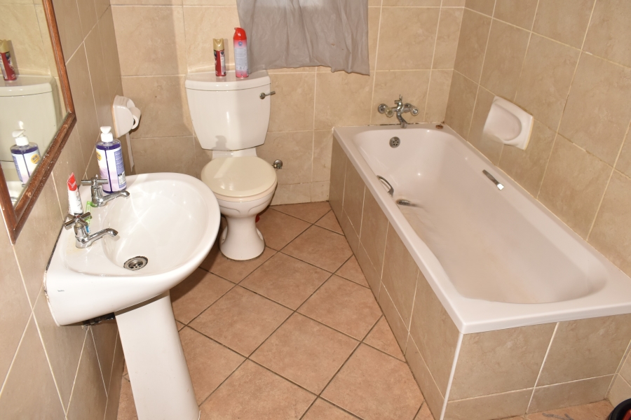 2 Bedroom Property for Sale in The Orchards Gauteng