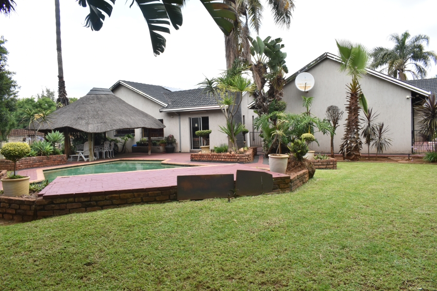 5 Bedroom Property for Sale in Karenpark Gauteng