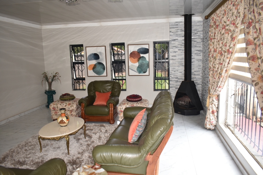 5 Bedroom Property for Sale in Karenpark Gauteng