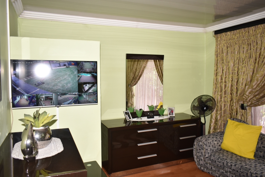 5 Bedroom Property for Sale in Karenpark Gauteng