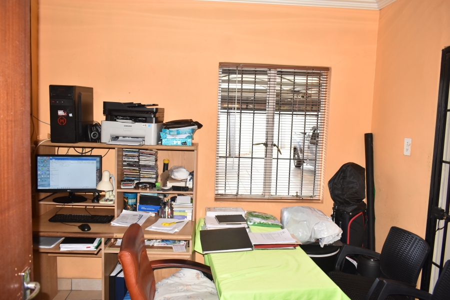 5 Bedroom Property for Sale in Karenpark Gauteng