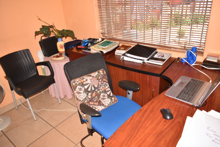 5 Bedroom Property for Sale in Karenpark Gauteng