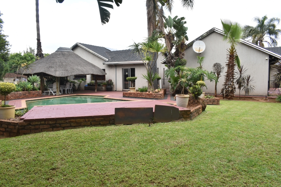 5 Bedroom Property for Sale in Karenpark Gauteng
