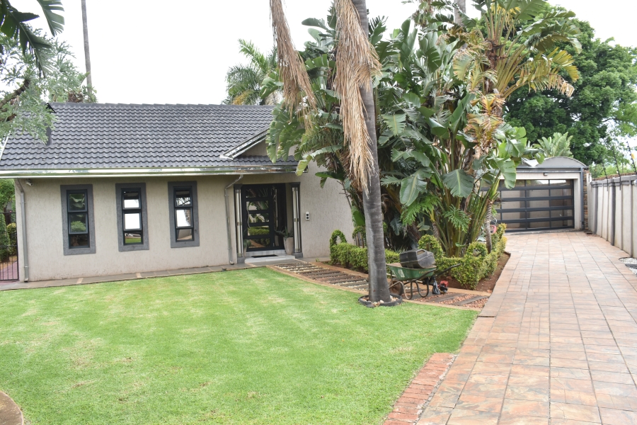 5 Bedroom Property for Sale in Karenpark Gauteng