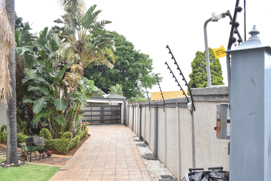 5 Bedroom Property for Sale in Karenpark Gauteng