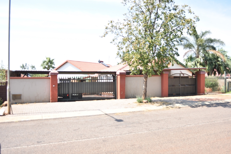 5 Bedroom Property for Sale in Danville Gauteng