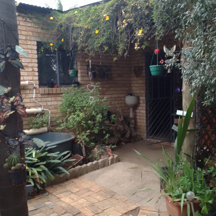 4 Bedroom Property for Sale in Lindo Park Gauteng