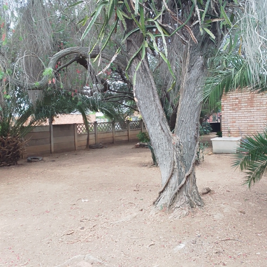 4 Bedroom Property for Sale in Lindo Park Gauteng