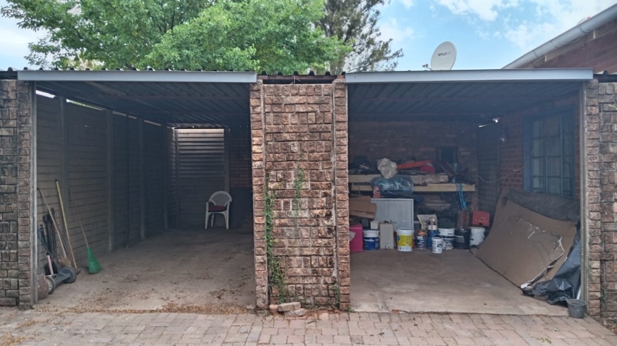 4 Bedroom Property for Sale in Lindo Park Gauteng