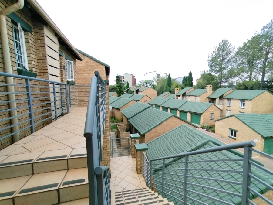 2 Bedroom Property for Sale in Die Hoewes Gauteng