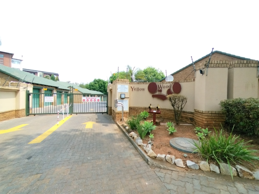 2 Bedroom Property for Sale in Die Hoewes Gauteng