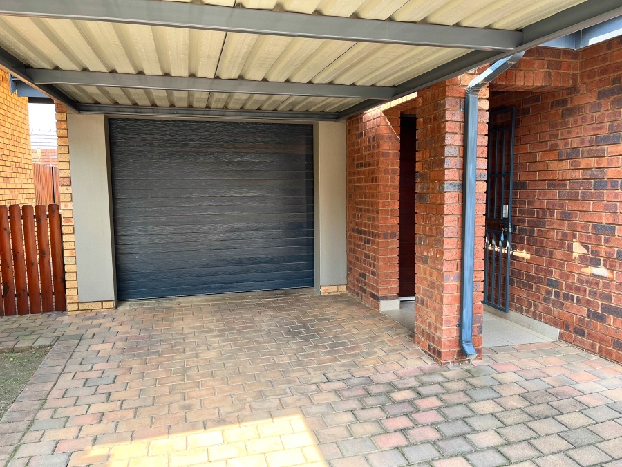 2 Bedroom Property for Sale in Olympus AH Gauteng