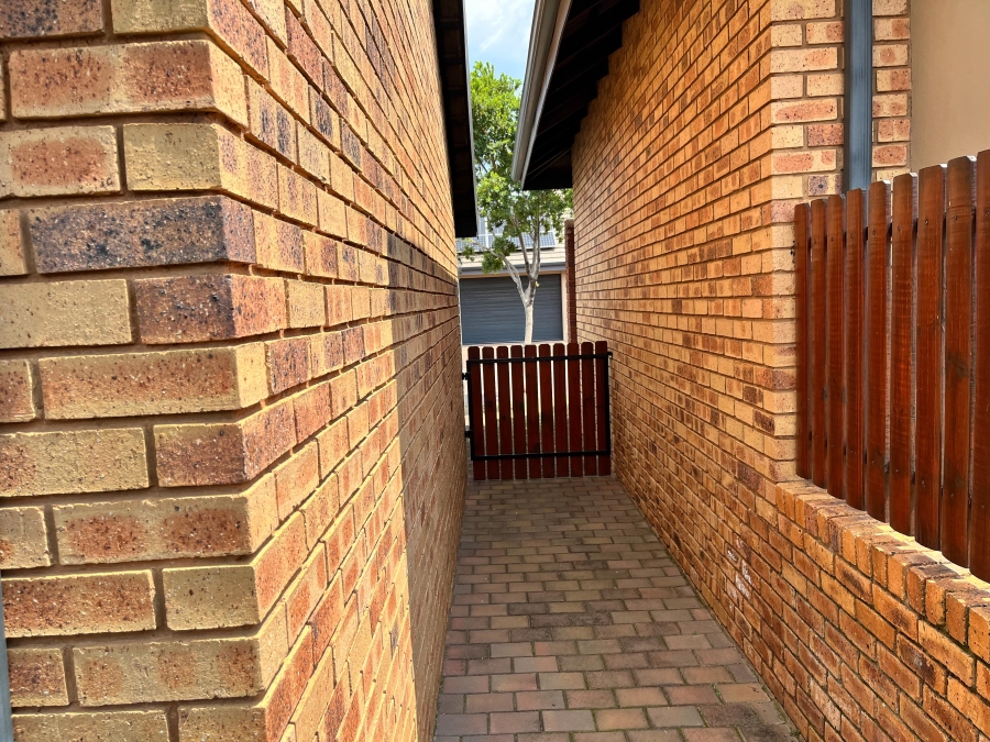 2 Bedroom Property for Sale in Olympus AH Gauteng