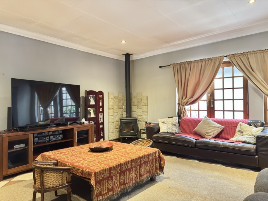 6 Bedroom Property for Sale in Brummeria Gauteng