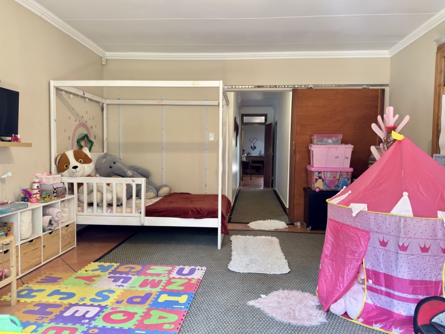 6 Bedroom Property for Sale in Brummeria Gauteng