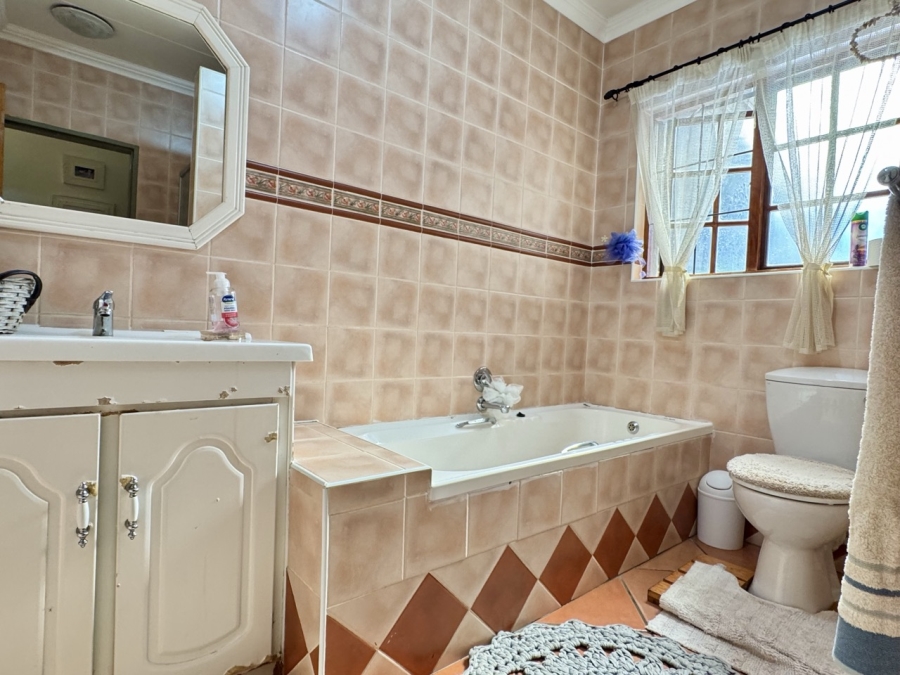 6 Bedroom Property for Sale in Brummeria Gauteng