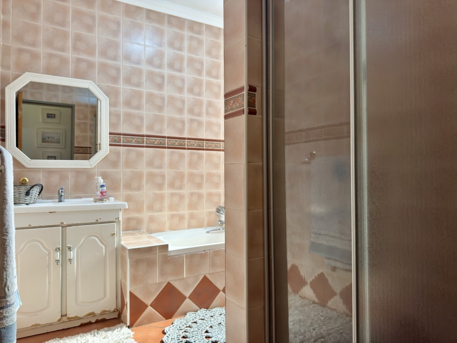 6 Bedroom Property for Sale in Brummeria Gauteng