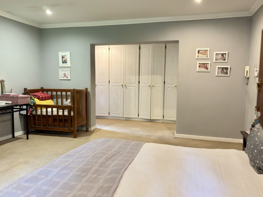 6 Bedroom Property for Sale in Brummeria Gauteng